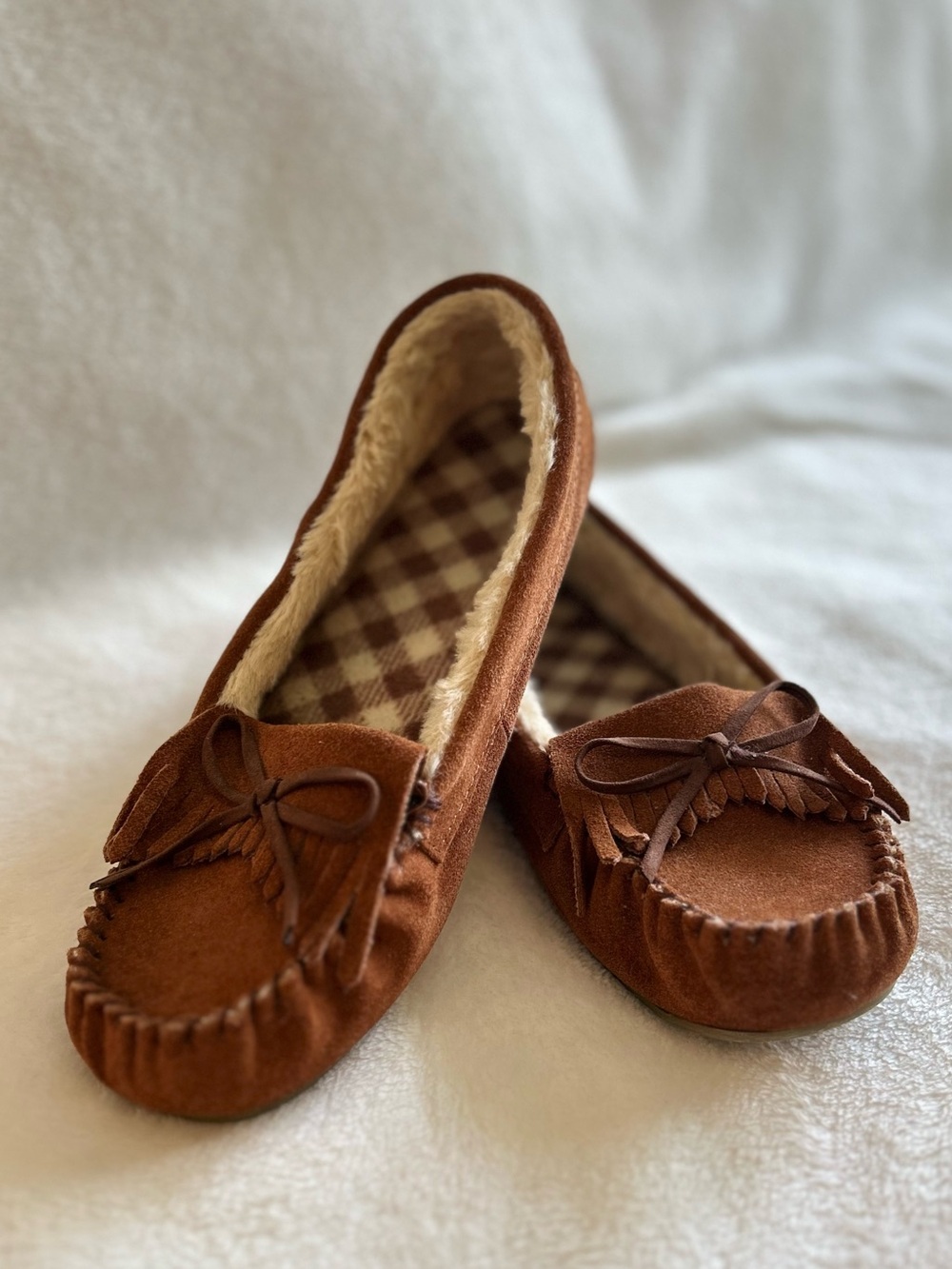 Secret Treasures genuine suede moccasin slippers w/ faux fur lining & bow Size L